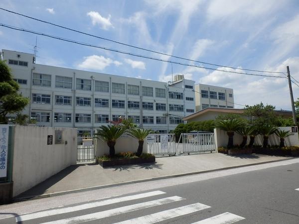 高槻市西冠１丁目の新築一戸建
