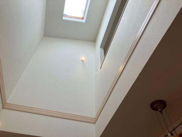 摂津市　中古戸建　屋上ルーフバルコニーと吹き抜けリビング