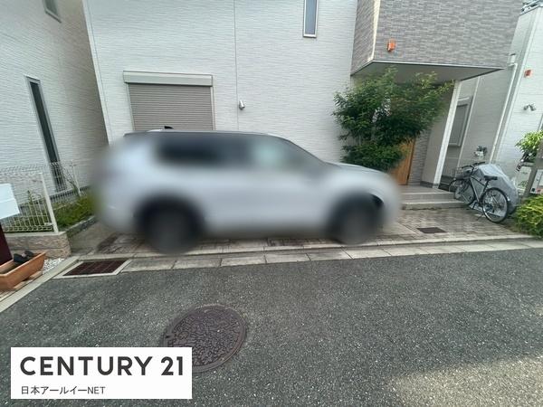 高槻市北大樋町の中古一戸建て(駐車場)