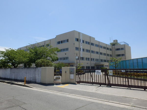 高槻市津之江町3丁目の中古一戸建て(高槻市立如是中学校)