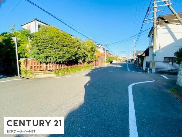 高槻市津之江町3丁目の中古一戸建て(前面道路含む現地写真)