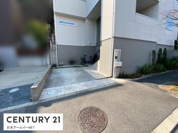 高槻市南平台３丁目の中古一戸建て