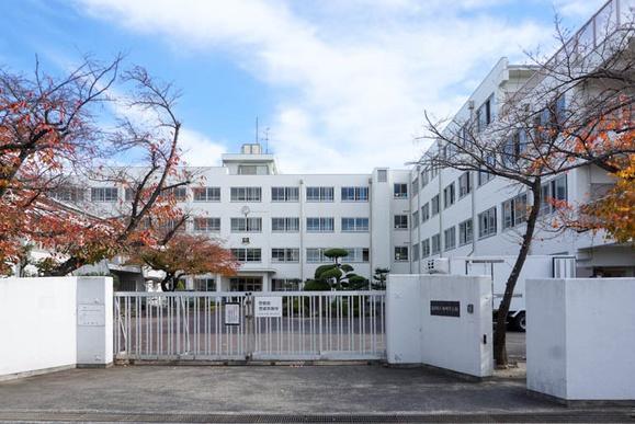 高槻市柳川町２丁目の新築一戸建(高槻市立柳川中学校)
