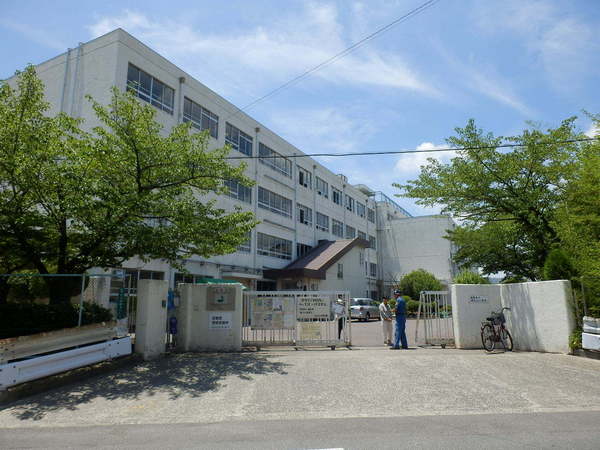 高槻市川西町３丁目の土地