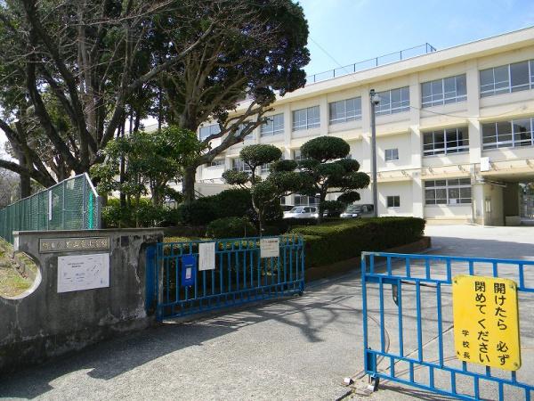 泉北茶山台第一次住宅9号棟(堺市立茶山台小学校)