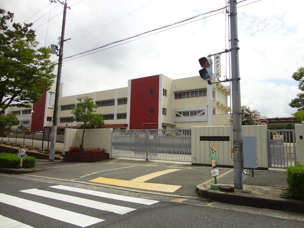 富田林市藤沢台７丁目の中古一戸建て(富田林市立藤沢台小学校)