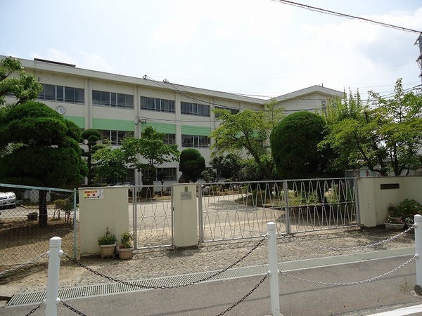 富田林市寺池台2丁目の新築一戸建(富田林市立寺池台小学校)