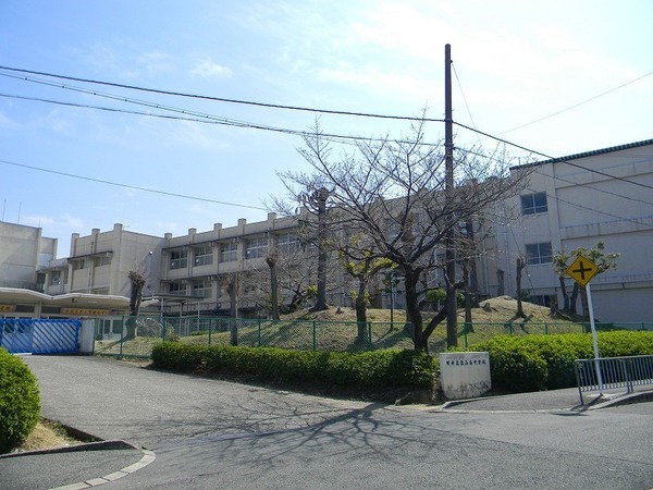 ファミール竹城台(堺市立宮山台中学校)