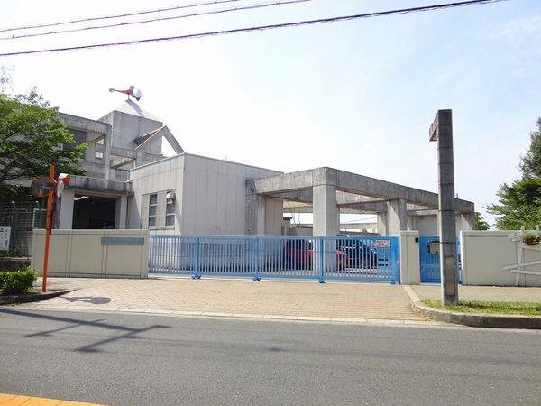 富田林市津々山台4丁目の新築一戸建(富田林市立小金台小学校)