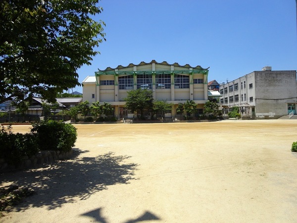 富田林市錦織南１丁目の土地(富田林市立錦郡小学校)