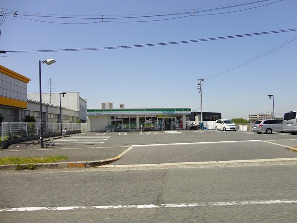 泉北茶山台第一次住宅11号棟(ファミリーマート泉ヶ丘駅前店)