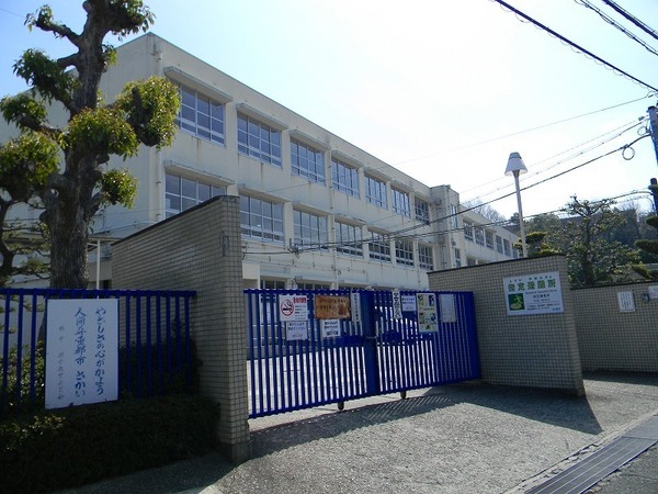 ローレルコート泉ヶ丘(堺市立若松台小学校)