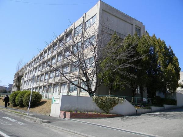 泉北槇塚台住宅五号棟(堺市立晴美台中学校)