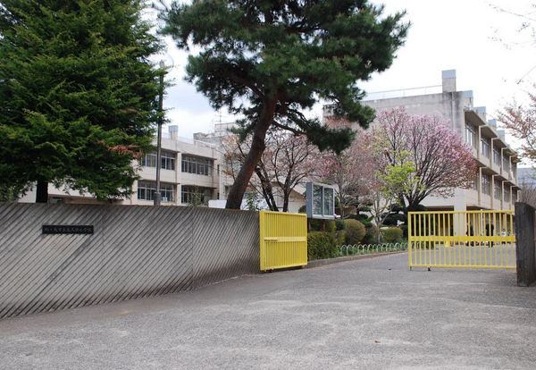 鶴ヶ島市大字下新田の土地(鶴ヶ島市立長久保小学校)