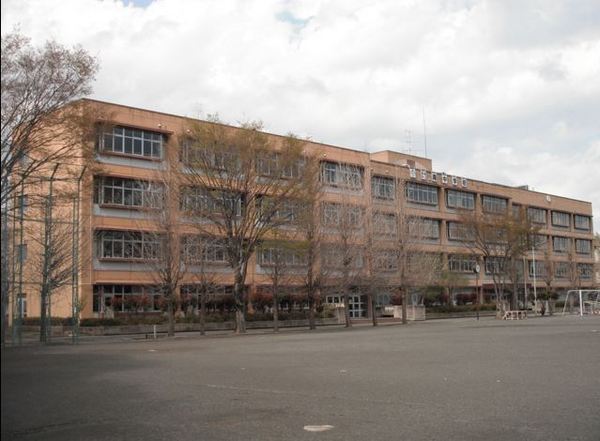 鶴ヶ島市南町1丁目の中古一戸建て(鶴ヶ島市立南中学校)