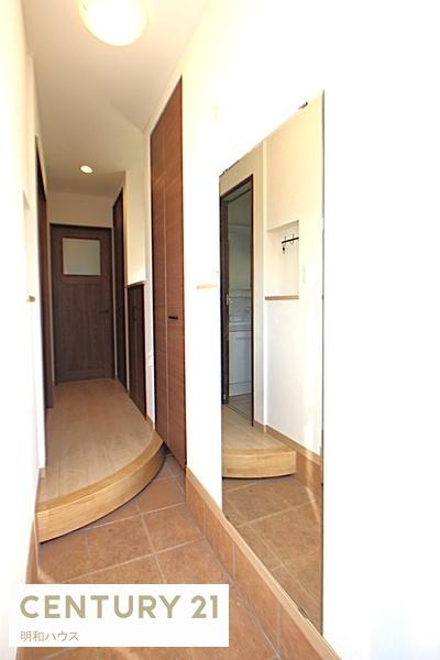 川越市大字的場の中古一戸建て(玄関)