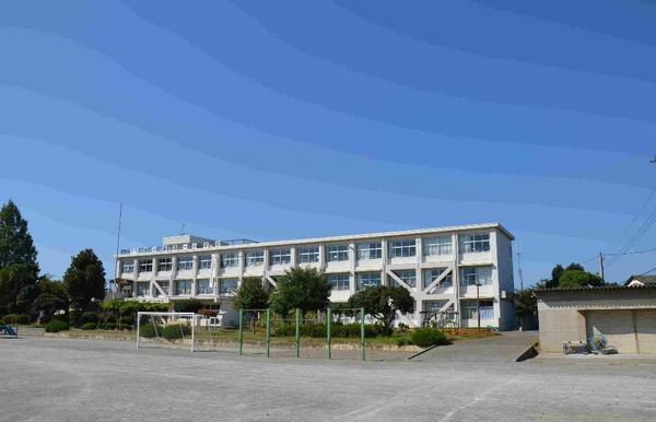 鶴ヶ島市大字藤金の中古一戸建て(鶴ヶ島市立鶴ケ島第一小学校)