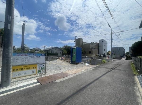 佐賀市神野西3丁目の新築一戸建(前面道路含む現地写真)