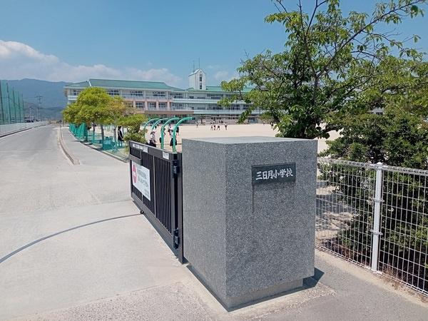 小城市三日月町長神田の新築一戸建(小城市立三日月小学校)