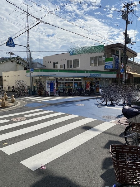 シャルマンコーポ枚岡公園Ａ棟(ファミリーマートひょうたん山北店)