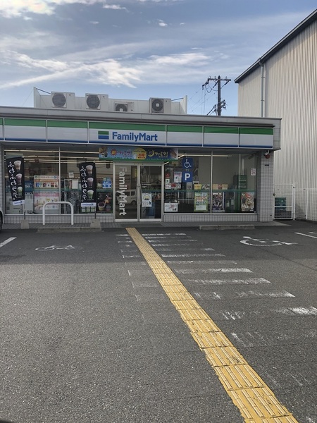 朝日プラザ小阪A棟(ファミリーマート西堤本通西店)