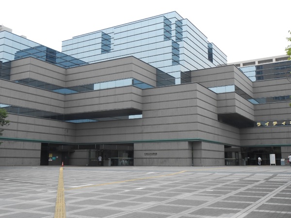 アービング荒本駅前通り(大阪府立中央図書館)