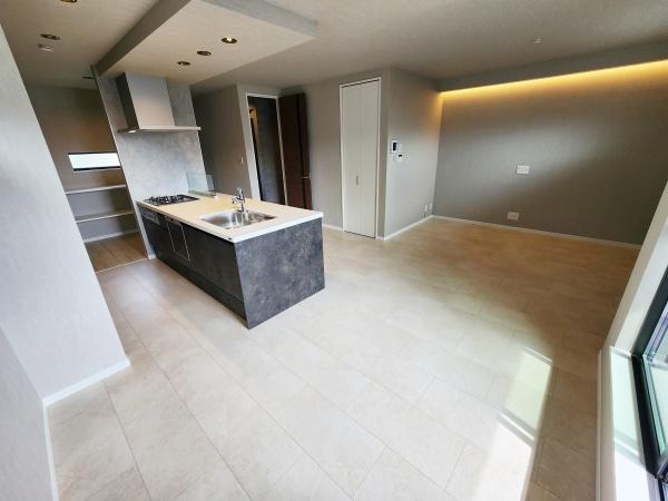 八尾市東本町5丁目の中古一戸建て(リビング)