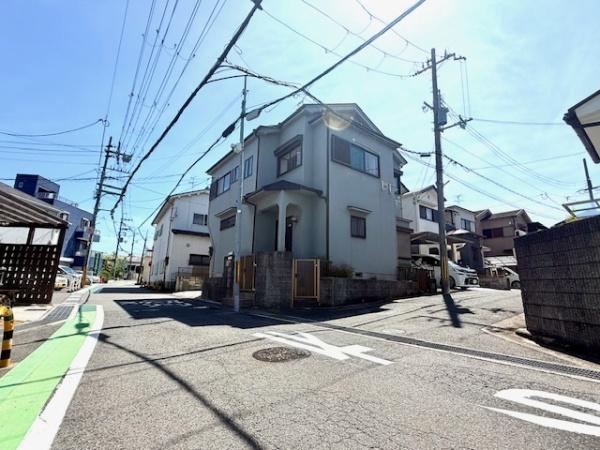 和泉市鍛治屋町の中古一戸建て(前面道路含む現地写真)