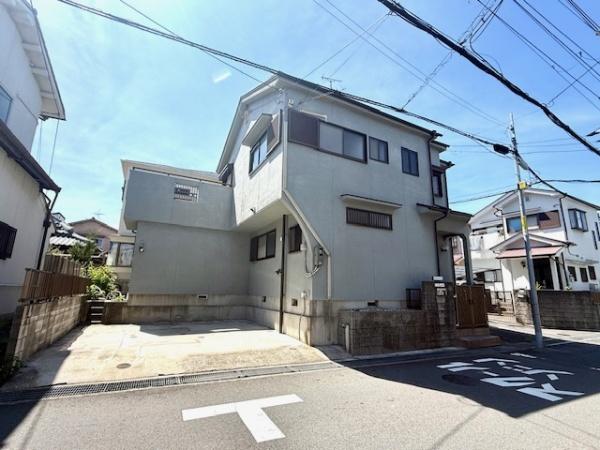 和泉市鍛治屋町の中古一戸建て(前面道路含む現地写真)