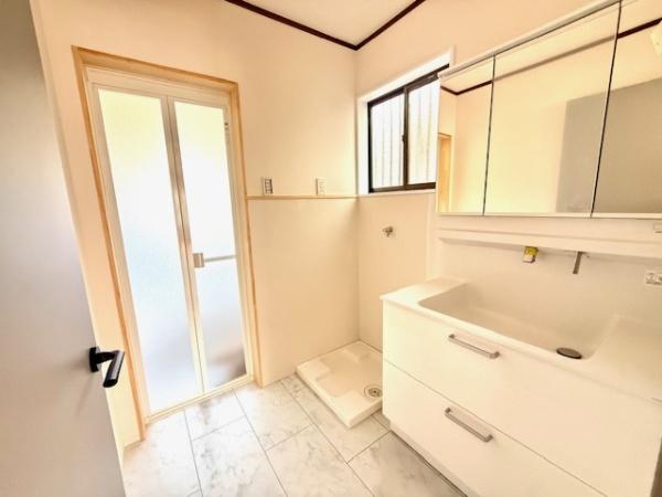 和泉市鍛治屋町の中古一戸建て(洗面台・洗面所)