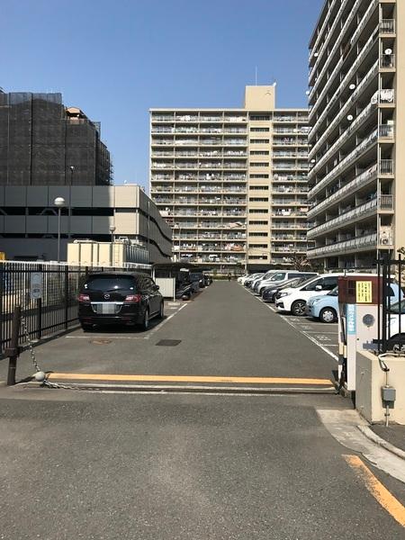 八戸ノ里第三ガーデンハイツB棟(駐車場)