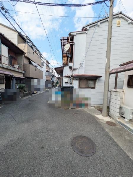 八尾市緑ヶ丘4丁目の中古一戸建て(前面道路含む現地写真)