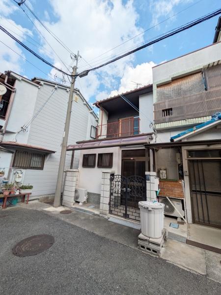 八尾市緑ヶ丘4丁目の中古一戸建て(前面道路含む現地写真)