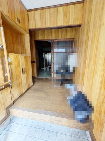 八尾市緑ヶ丘4丁目の中古一戸建て(玄関)