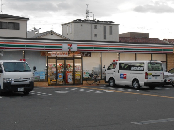 八戸の里グランドマンションＢ棟(セブンイレブン東大阪中小阪5丁目店)