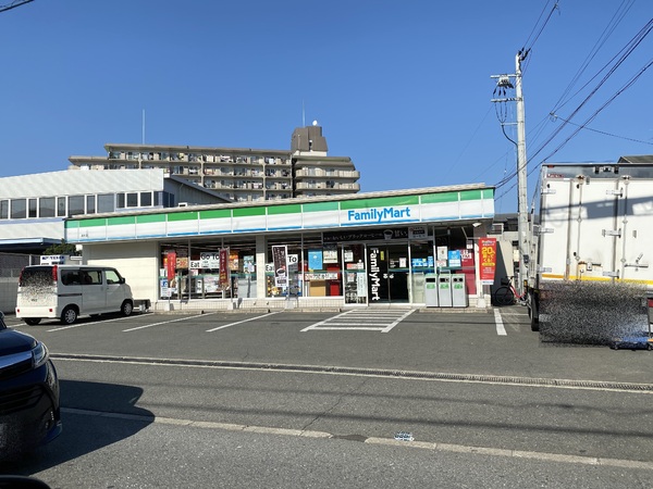 シャルマンフジ鴻池新田グランフォーラム(ファミリーマート鴻池店)