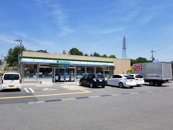 北葛城郡上牧町服部台1丁目の中古一戸建て(ファミリーマート 上牧町三軒屋店)