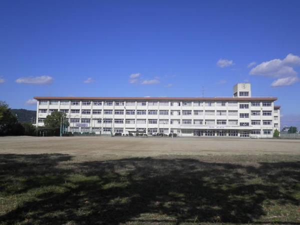 生駒郡斑鳩町服部２丁目の土地(斑鳩南中学校)