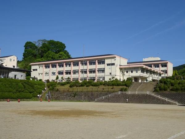 宇陀市榛原ひのき坂１丁目の土地(宇陀市立榛原小学校)