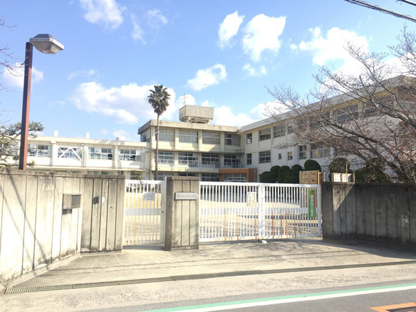 香芝市平野の土地(香芝市立志都美小学校)