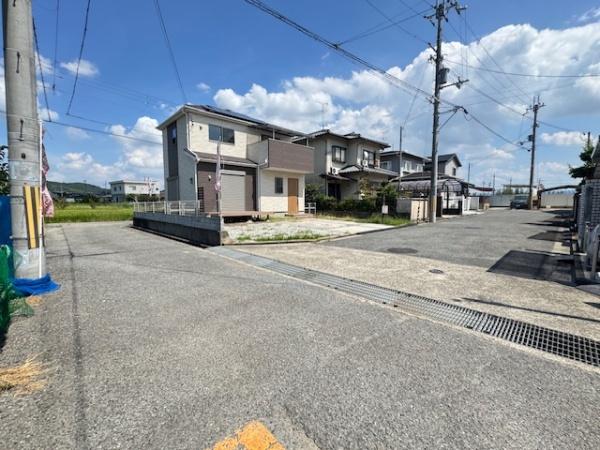 生駒郡斑鳩町神南1丁目の中古一戸建て(前面道路含む現地写真)