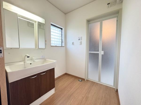 生駒郡斑鳩町神南1丁目の中古一戸建て(洗面台・洗面所)