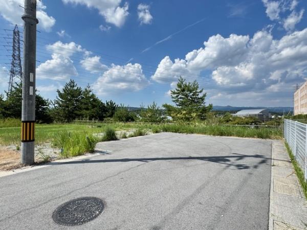 北葛城郡上牧町ささゆり台3丁目の土地(前面道路含む現地写真)