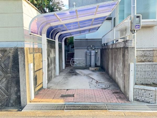 北葛城郡上牧町米山台2丁目の中古一戸建て(駐車場)