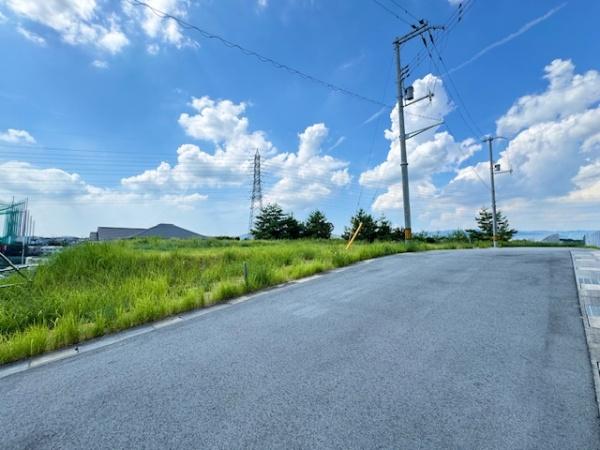北葛城郡上牧町ささゆり台3丁目の土地(前面道路含む現地写真)