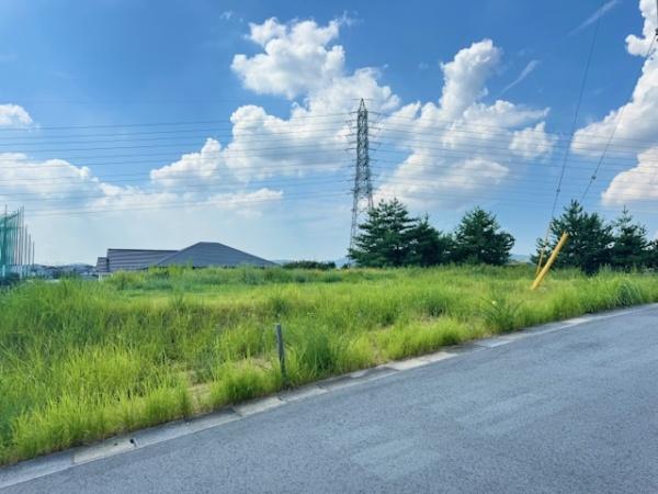 北葛城郡上牧町ささゆり台3丁目の土地(前面道路含む現地写真)