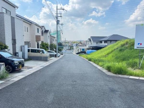 北葛城郡上牧町ささゆり台3丁目の土地(前面道路含む現地写真)