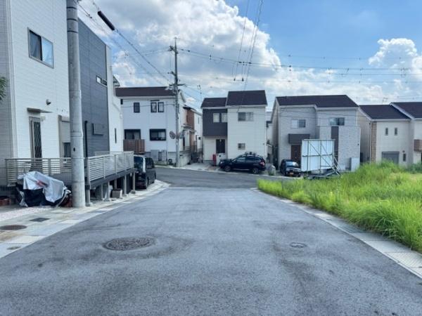 北葛城郡上牧町ささゆり台3丁目の土地(前面道路含む現地写真)