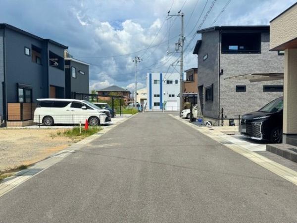 香芝市高の土地(前面道路含む現地写真)