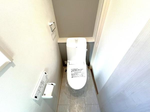 大和高田市西三倉堂１丁目　２号棟　新築戸建